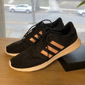 ❌SOLD❌Adidas Cloudfoam Black and Pink Sneakers